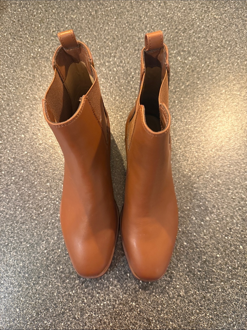 Women's Like New J Crew Chelsea Ankle Boots in Cognac Brown - size 6